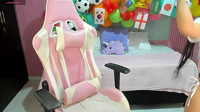 Yuli 16 online show from 06-19-26, 11:05