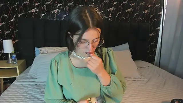 Elecktra sweet online show from 10-18-25, 08:00