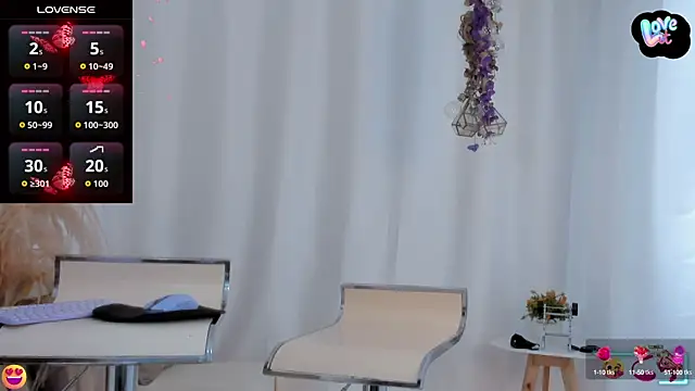 Snapshot of Helena-Fits chatting on 10-12-25, 07:37 Helena-Fits online show from 10-12-25, 07:37