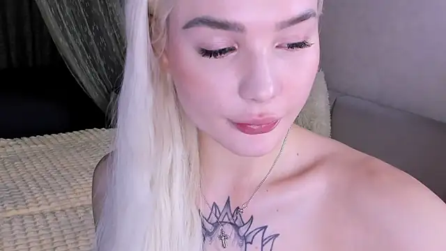 Snapshot of Sweeet_Barbie chatting on 01-17-26, 04:32 Sweeet Barbie online show from 01-17-26, 04:32