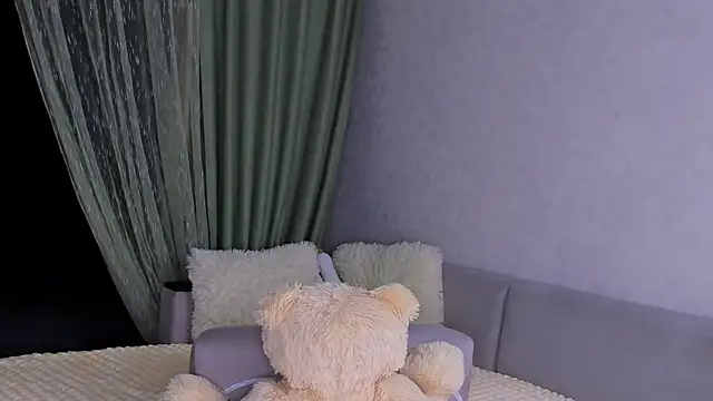 Snapshot of Sweeet_Barbie chatting on 06-18-26, 04:01 Sweeet Barbie online show from 06-18-26, 04:01