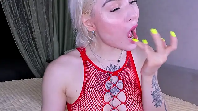 Snapshot of Sweeet_Barbie chatting on 07-16-26, 04:15 Sweeet Barbie online show from 07-16-26, 04:15