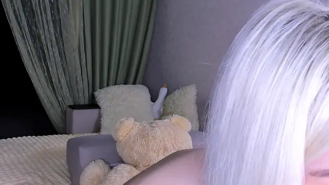 Snapshot of Sweeet_Barbie chatting on 06-20-26, 03:50 Sweeet Barbie online show from 06-20-26, 03:50