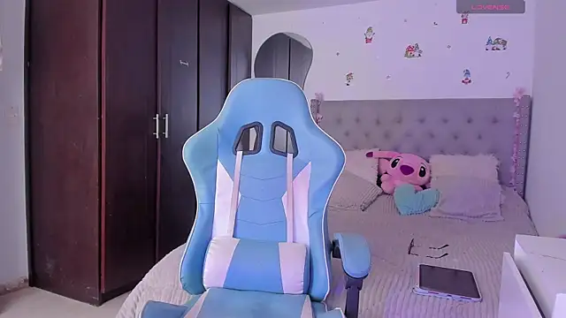 Violet Rost online show from 04-15-26, 03:27