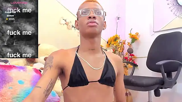 Tiffany Valentine15 online show from 09-26-25, 12:23