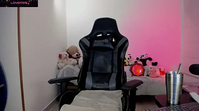 Biancastrongg online show from 03-19-26, 01:49