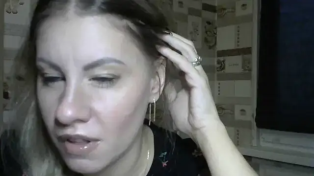Snapshot of TherestlessKitty chatting on 09-25-25, 06:08 TherestlessKitty online show from 09-25-25, 06:08