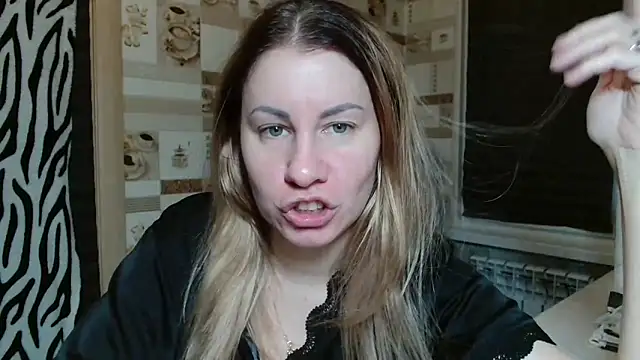 TherestlessKitty online show from 04-13-26, 10:14