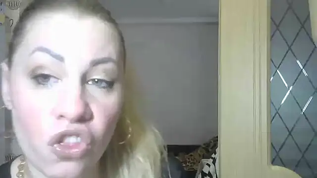 Snapshot of TherestlessKitty chatting on 03-17-25, 06:07 TherestlessKitty online show from 03-17-25, 06:07