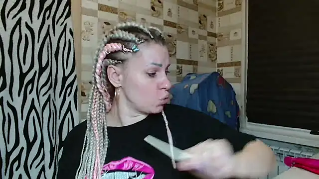 TherestlessKitty online show from 05-04-26, 10:45