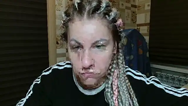 TherestlessKitty online show from 05-12-26, 10:27