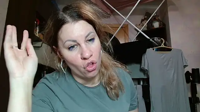 TherestlessKitty online show from 04-09-26, 10:16