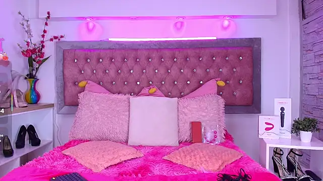 Tayzon Foxxx online show from 09-14-25, 01:00