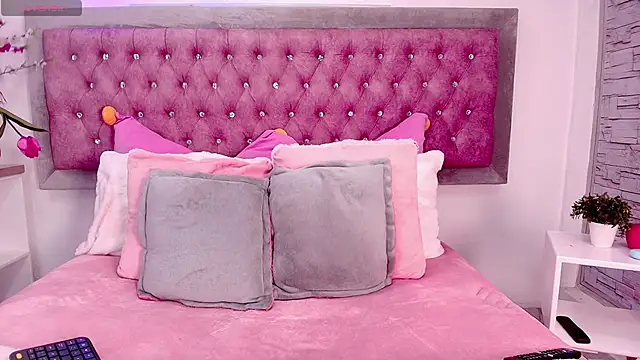 Tayzon Foxxx online show from 10-31-25, 12:57