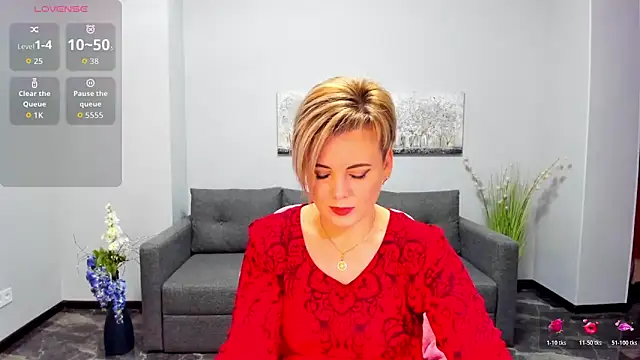 Julia Wilsone online show from 11-30-25, 07:20