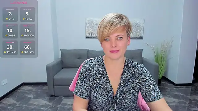 Snapshot of Julia_Wilsone chatting on 02-05-25, 03:52 Julia Wilsone online show from 02-05-25, 03:52