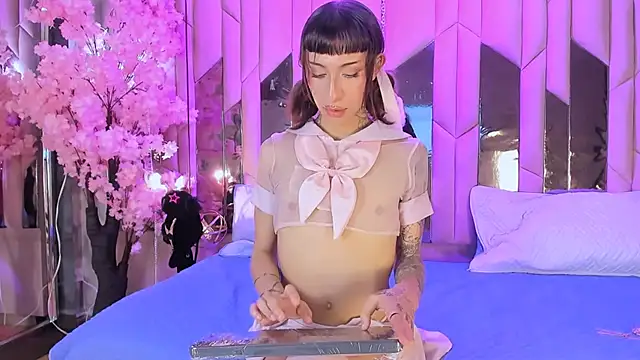 MadisonWood01 online show from 11-09-25, 02:32