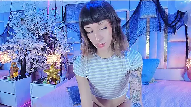 MadisonWood01 online show from 12-05-25, 07:18