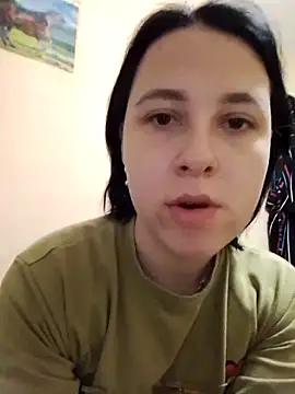 Gussie Bridie online show from 10-13-25, 04:14