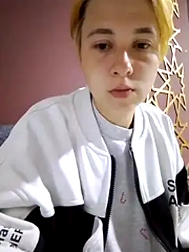 Snapshot of Gussie_Bridie chatting on 04-16-26, 04:35 Gussie Bridie online show from 04-16-26, 04:35