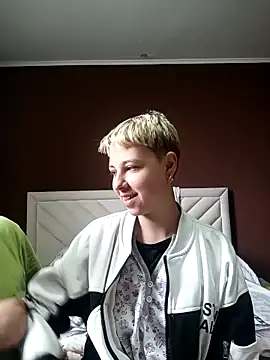 Snapshot of Gussie_Bridie chatting on 05-20-26, 04:42 Gussie Bridie online show from 05-20-26, 04:42
