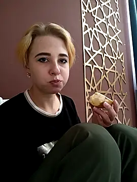 Snapshot of Gussie_Bridie chatting on 05-15-26, 08:23 Gussie Bridie online show from 05-15-26, 08:23