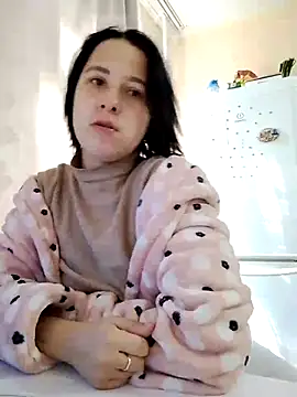 Gussie Bridie online show from 10-16-25, 04:32