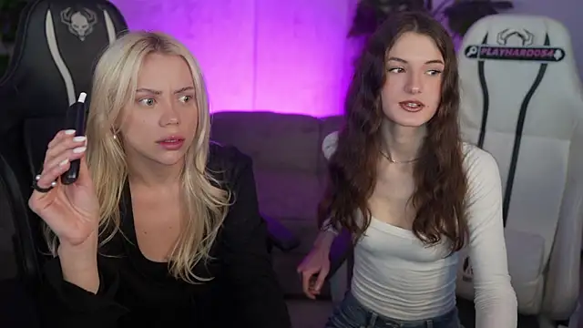 Snapshot of Britney054 chatting on 02-21-26, 04:20 Britney054 online show from 02-21-26, 04:20