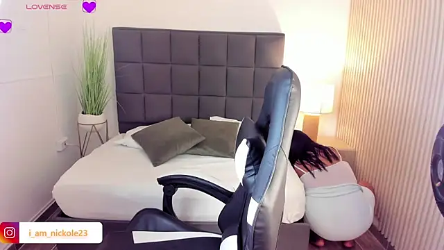 Snapshot of nicky_peyton chatting on 02-19-25, 02:44 nicky peyton online show from 02-19-25, 02:44