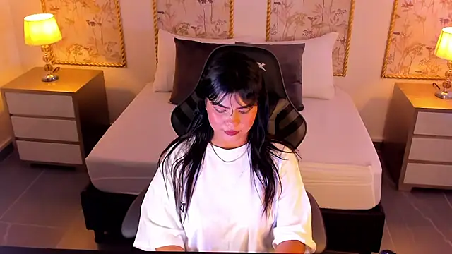 Snapshot of nicky_peyton chatting on 09-23-25, 02:40 nicky peyton online show from 09-23-25, 02:40