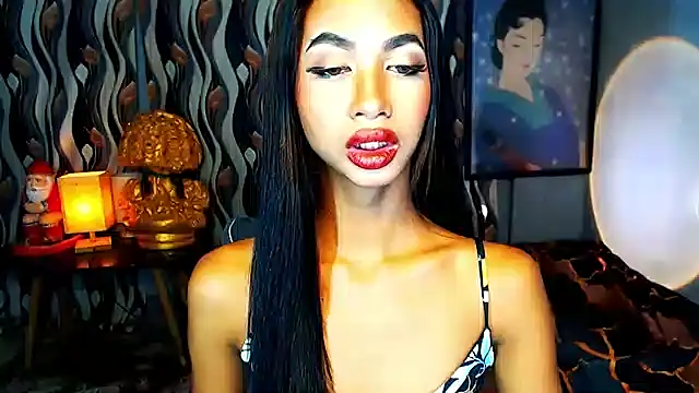Snapshot of PrettyLatiina chatting on 12-18-24, 07:19 PrettyLatiina online show from 12-18-24, 07:19
