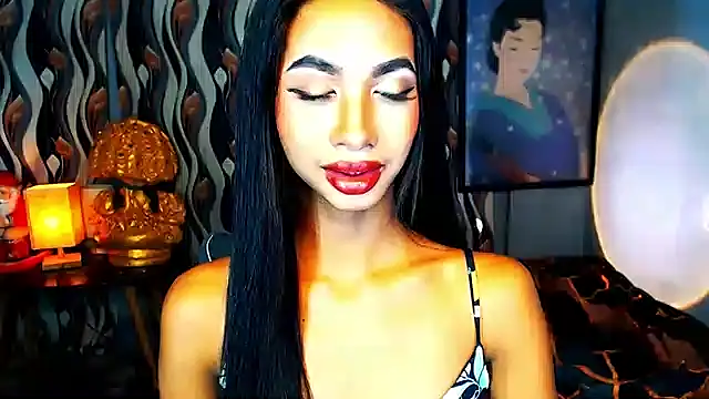 Snapshot of PrettyLatiina chatting on 12-19-24, 05:18 PrettyLatiina online show from 12-19-24, 05:18