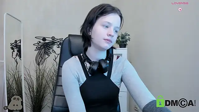 Snapshot of Alina_Mills chatting on 03-05-25, 10:44 Alina Mills online show from 03-05-25, 10:44