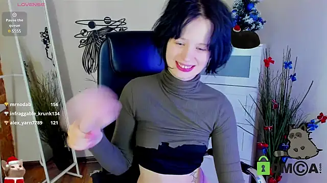 Snapshot of Alina_Mills chatting on 01-01-25, 06:38 Alina Mills online show from 01-01-25, 06:38