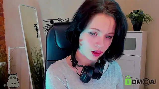 Snapshot of Alina_Mills chatting on 03-20-25, 02:32 Alina Mills online show from 03-20-25, 02:32