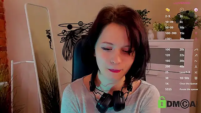 Snapshot of Alina_Mills chatting on 03-20-25, 10:54 Alina Mills online show from 03-20-25, 10:54