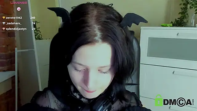 Snapshot of Alina_Mills chatting on 02-26-25, 11:32 Alina Mills online show from 02-26-25, 11:32