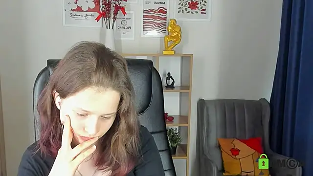 Snapshot of Alina_Mills chatting on 05-17-26, 09:53 Alina Mills online show from 05-17-26, 09:53