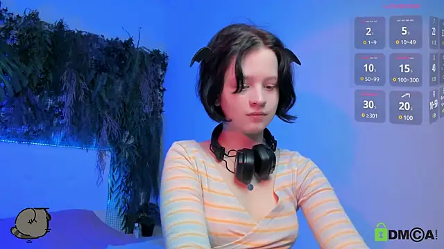 Snapshot of Alina_Mills chatting on 02-06-25, 03:31 Alina Mills online show from 02-06-25, 03:31