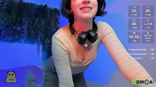 Snapshot of Alina_Mills chatting on 02-06-25, 06:35 Alina Mills online show from 02-06-25, 06:35