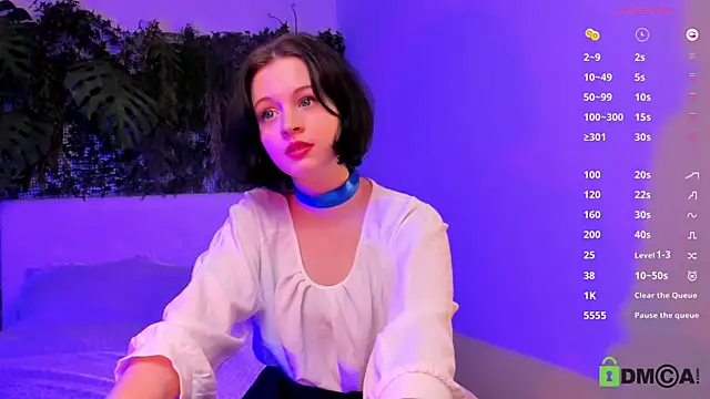 Snapshot of Alina_Mills chatting on 03-18-25, 06:39 Alina Mills online show from 03-18-25, 06:39