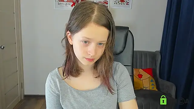 Snapshot of Alina_Mills chatting on 06-12-26, 10:35 Alina Mills online show from 06-12-26, 10:35
