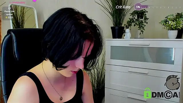 Snapshot of Alina_Mills chatting on 01-21-25, 01:21 Alina Mills online show from 01-21-25, 01:21