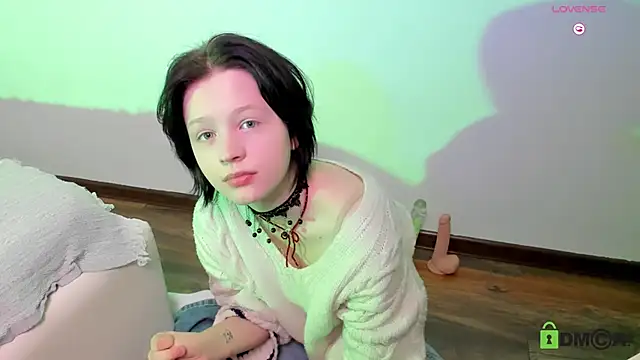 Snapshot of Alina_Mills chatting on 02-14-25, 11:21 Alina Mills online show from 02-14-25, 11:21