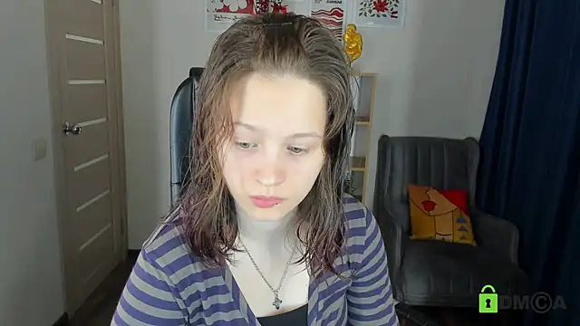 Snapshot of Alina_Mills chatting on 05-16-26, 06:45 Alina Mills online show from 05-16-26, 06:45