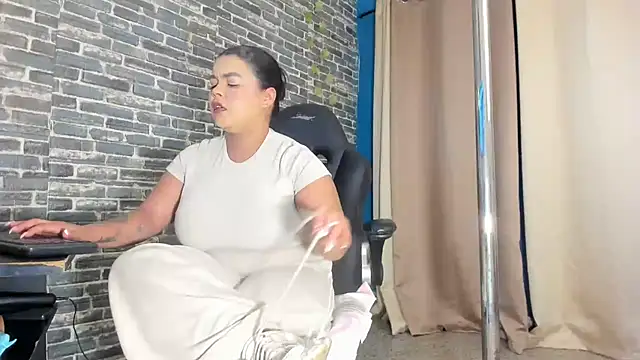 Snapshot of iam_samy_ chatting on 01-06-26, 11:36 iam samy online show from 01-06-26, 11:36