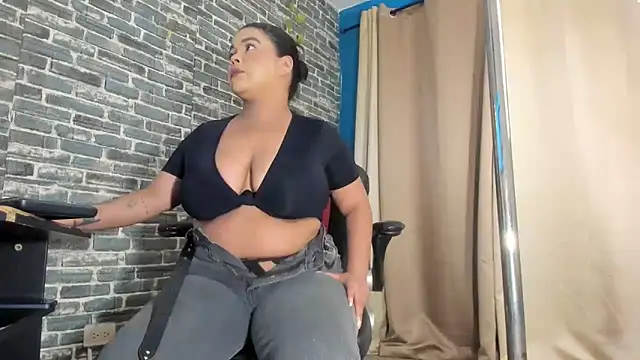 Snapshot of iam_samy_ chatting on 12-20-25, 11:24 iam samy online show from 12-20-25, 11:24