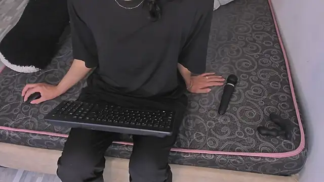 Snapshot of Black_Rose2 chatting on 04-09-26, 11:38 Black Rose2 online show from 04-09-26, 11:38