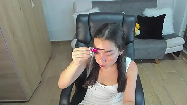 Snapshot of AprilDubois chatting on 10-06-25, 08:31 AprilDubois online show from 10-06-25, 08:31