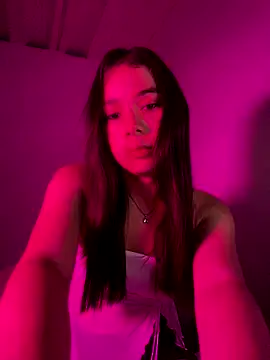 Snapshot of AprilDubois chatting on 11-05-25, 10:57 AprilDubois online show from 11-05-25, 10:57